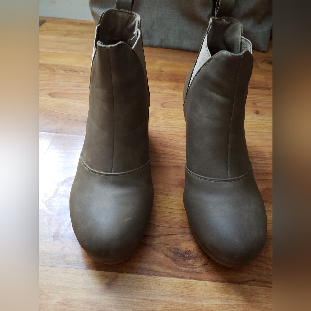 Womens brown sz 9 boots